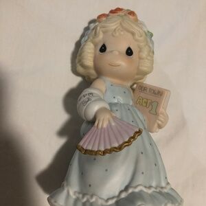 Precious moments, figurine Victorian lady “ to the sweetest girl in the cast”
